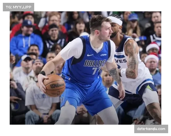 东契奇因脚踝酸痛将缺席背靠背比赛，独行侠球权分配面临调整。